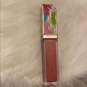 Lips gloss